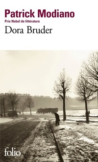 Achetez le livre d'occasion Dora Bruder de Patrick Modiano sur Livrenpoche.com 