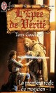  Achetez le livre d'occasion L'épée de vérité Tome I : La première règle du magicien de Terry Goodkind sur Livrenpoche.com 