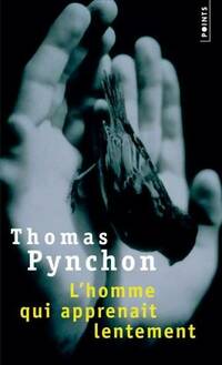  Achetez le livre d'occasion L'homme qui apprenait lentement de Thomas Pynchon sur Livrenpoche.com 