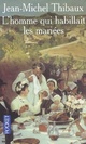  Achetez le livre d'occasion L'homme qui habillait les mariés de Jean-Michel Thibaux sur Livrenpoche.com 