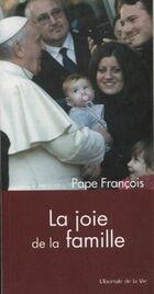  Achetez le livre d'occasion La joie de la famille sur Livrenpoche.com 