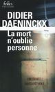  Achetez le livre d'occasion La mort n'oublie personne de Didier Daeninckx sur Livrenpoche.com 