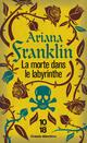  Achetez le livre d'occasion La morte dans le labyrinthe de Ariana Franklin sur Livrenpoche.com 