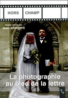  Achetez le livre d'occasion La photographie au pied de la lettre sur Livrenpoche.com 