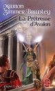  Achetez le livre d'occasion La prêtresse d'Avalon de Marion Zimmer Bradley sur Livrenpoche.com 