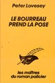  Achetez le livre d'occasion Le bourreau prend la pose de Peter Lovesey sur Livrenpoche.com 
