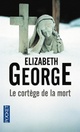  Achetez le livre d'occasion Le cortège de la mort de Elizabeth George sur Livrenpoche.com 
