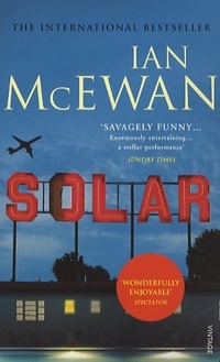  Achetez le livre d'occasion Solar de Ian McEwan sur Livrenpoche.com 