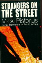  Achetez le livre d'occasion Strangers on the street : Serial homocide in south africa sur Livrenpoche.com 