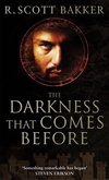  Achetez le livre d'occasion The Darkness That Comes Before : Book 1 of the Prince of Nothing sur Livrenpoche.com 