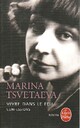  Achetez le livre d'occasion Vivre dans le feu de Marina Tsvétaeva sur Livrenpoche.com 